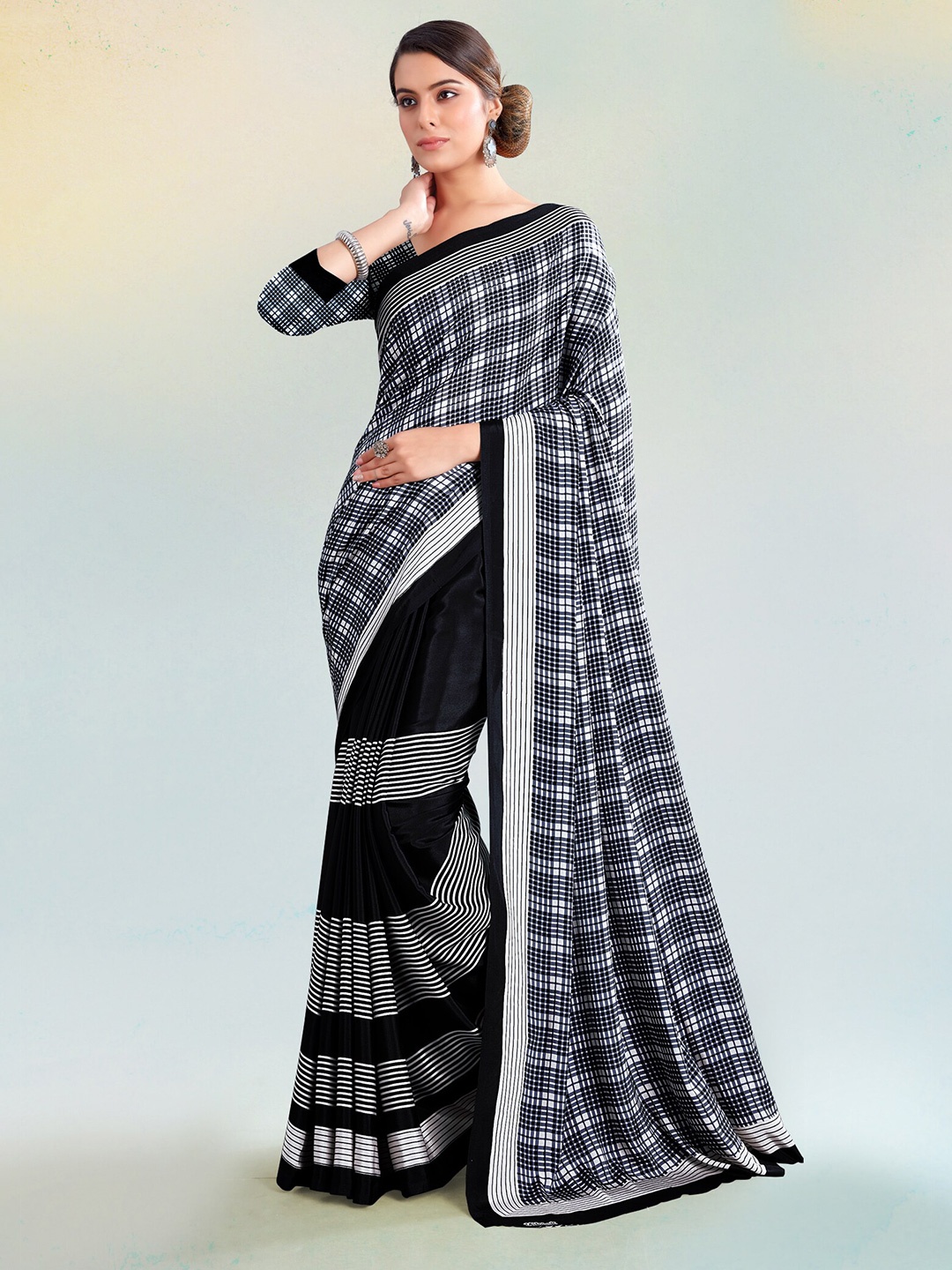 

Kasak Checked Pure Crepe Saree, Black