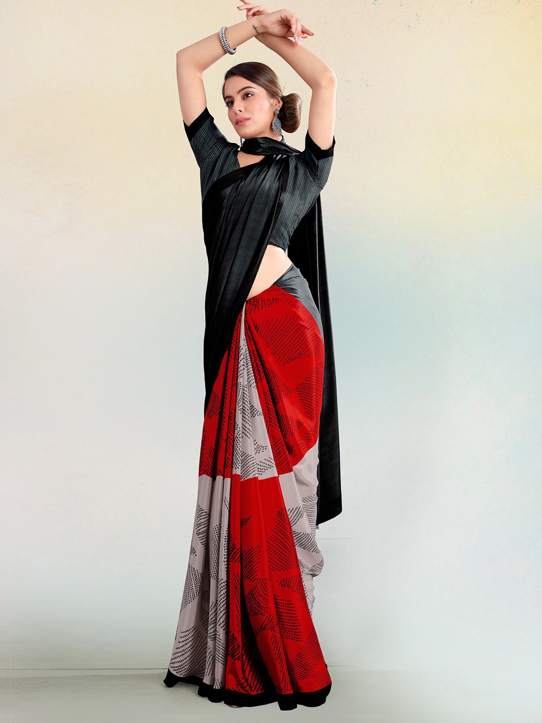 

Kasak Geometric Printed Pure Crepe Saree, Black