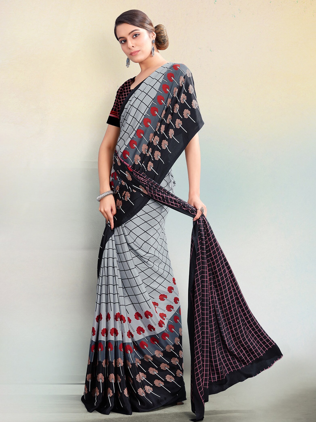 

Kasak Checked Pure Crepe Saree, Grey