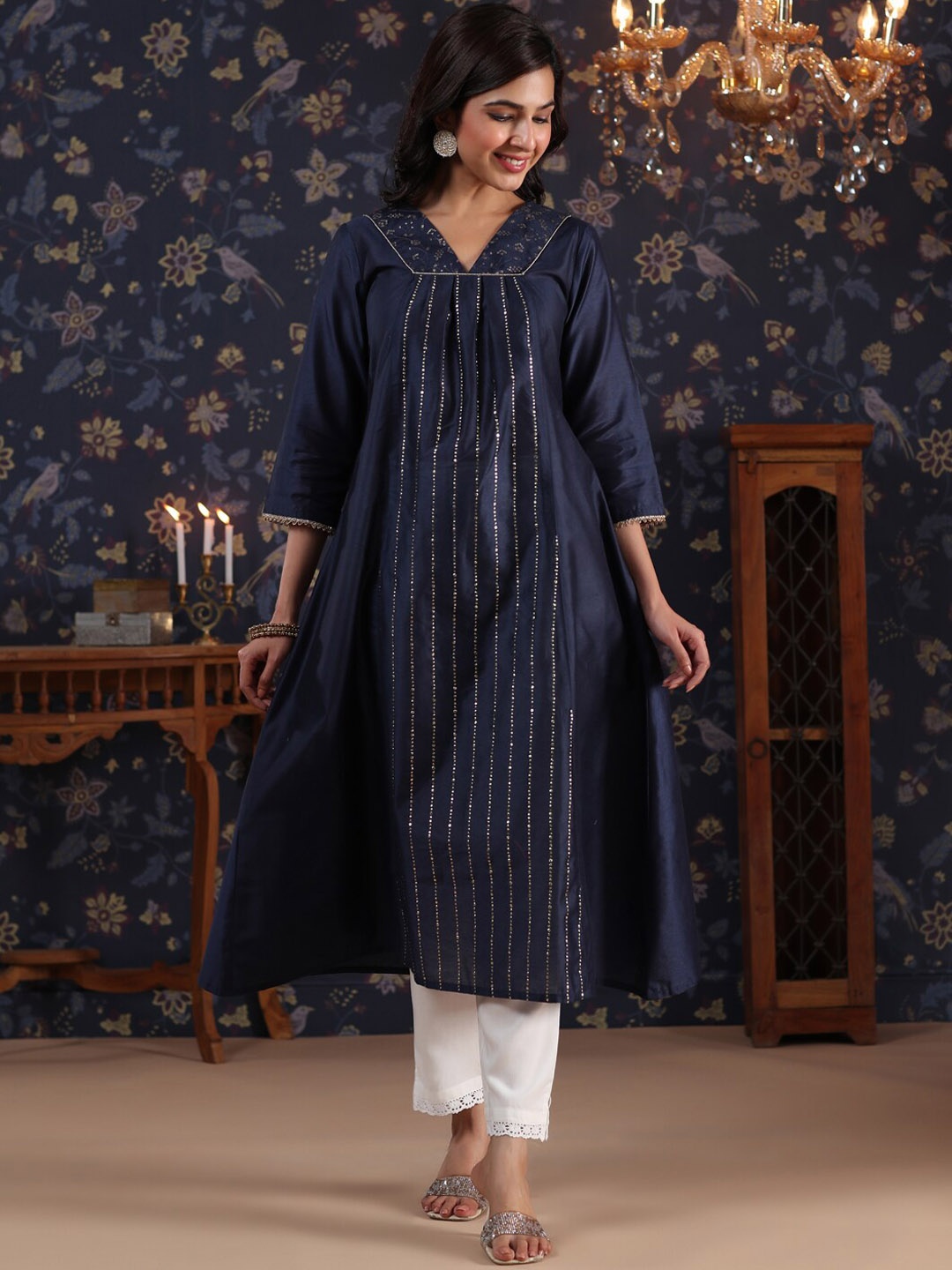 

House of Pataudi Embroidered V-Neck A-Line Kurta, Navy blue