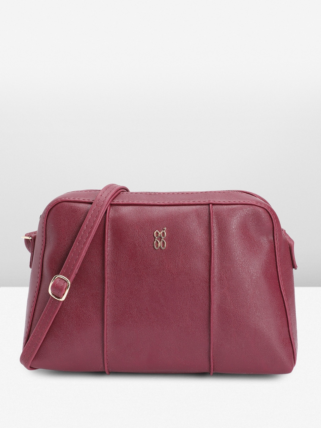 

Baggit Women Solid Sling Bag, Burgundy