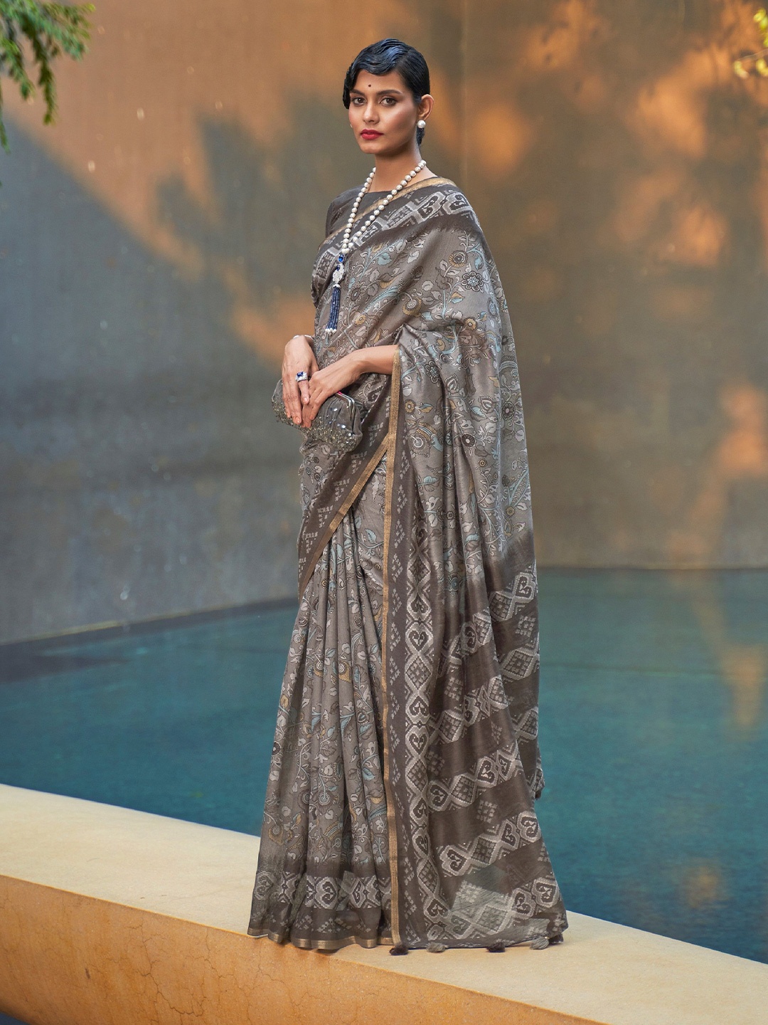 

Phenav Floral Printed Zari Saree, Grey