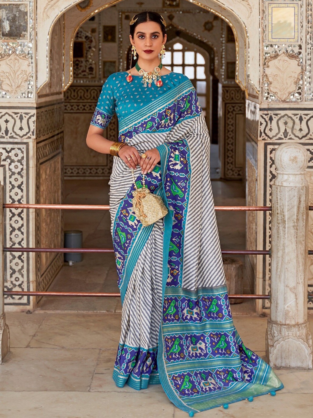 

Phenav Striped Silk Blend Saree, White