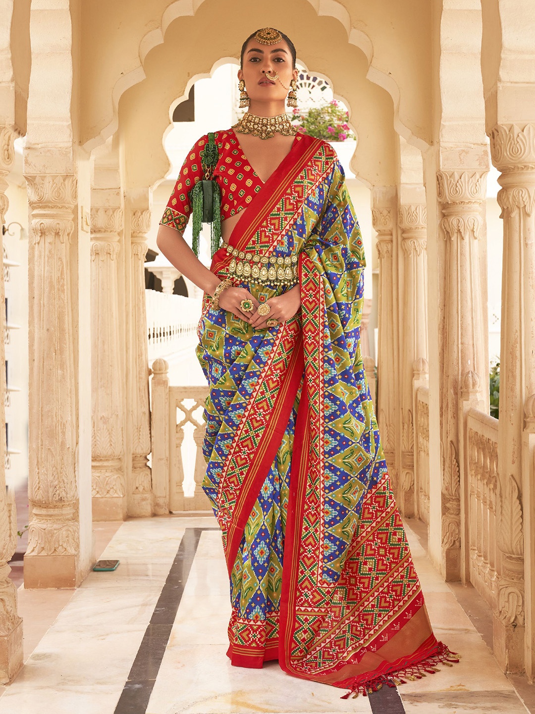 

Phenav Ethnic Motifs Printed Zari Saree, Blue