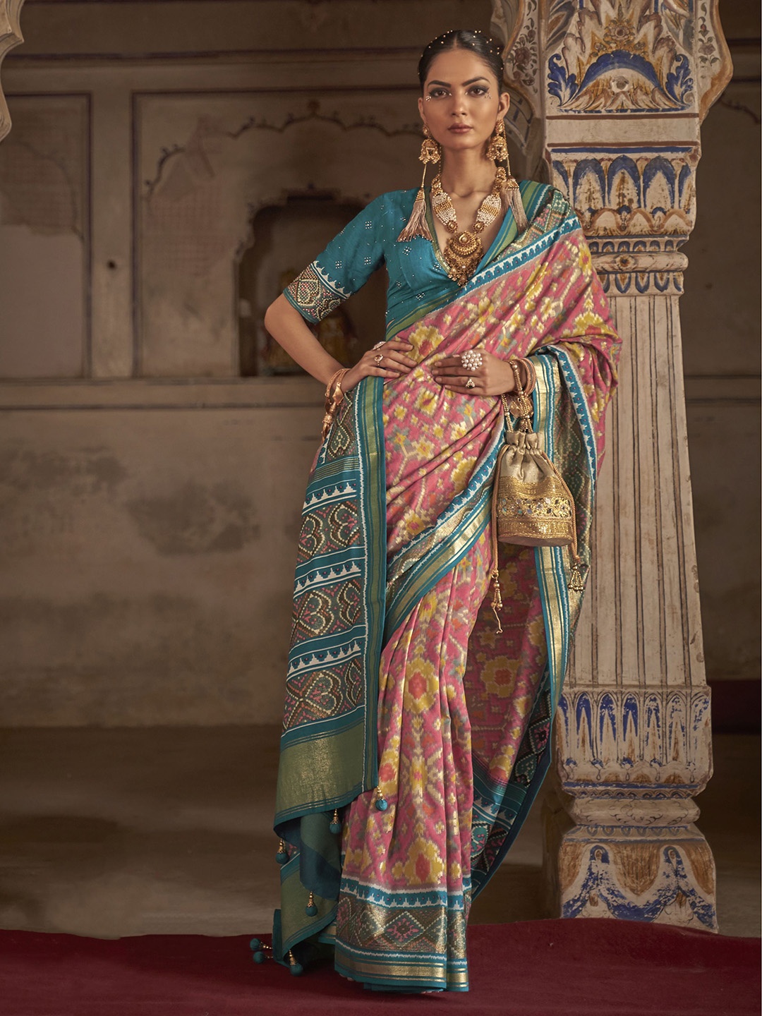 

Phenav Ethnic Motifs Zari Silk Blend Saree With Blouse Piece, Pink