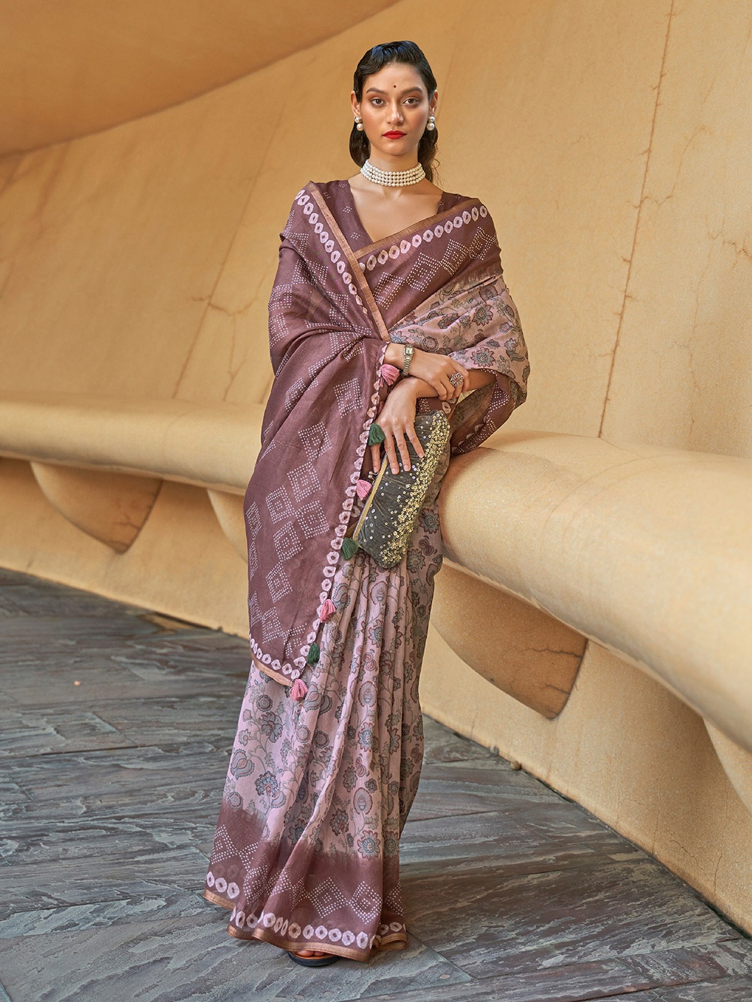 

Phenav Floral Printed Saree, Pink