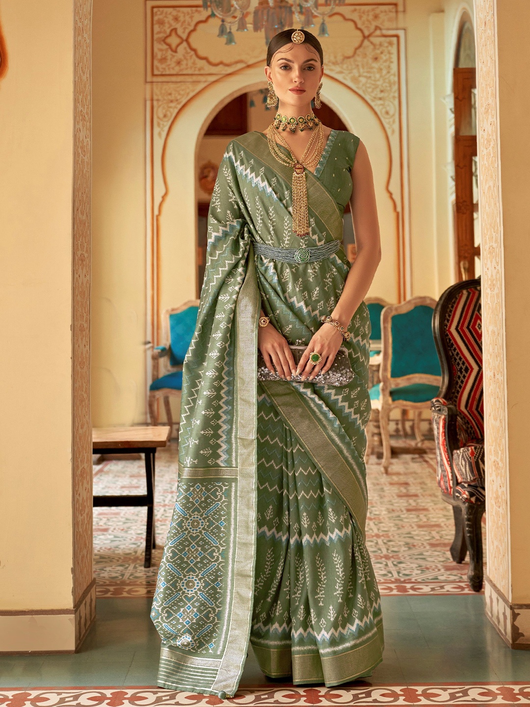

Phenav Ethnic Motifs Printed Zari Saree, Green