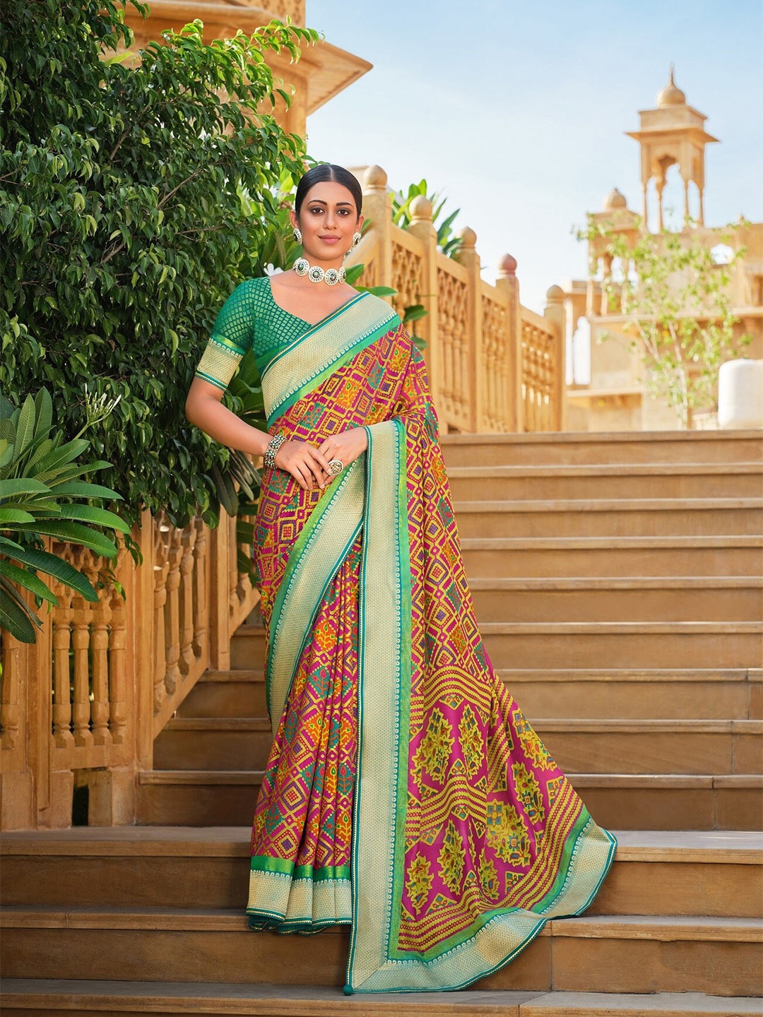 

Phenav Ethnic Motifs Zari Viscose Rayon Saree With Blouse Piece, Pink