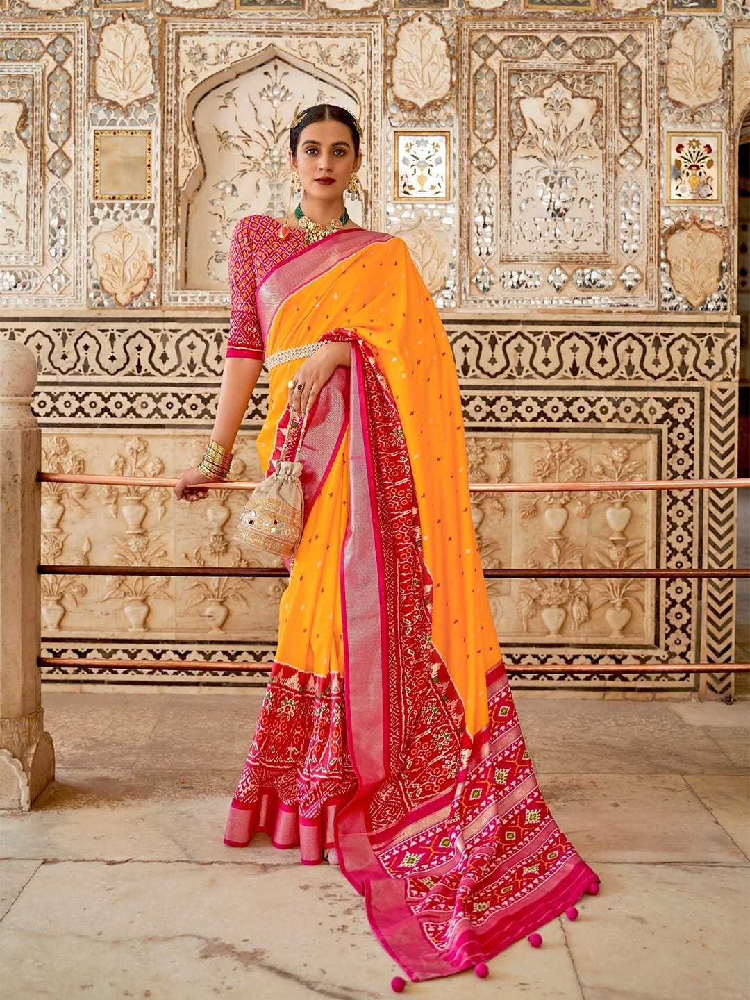 

Phenav Ethnic Motifs Printed Zari Saree, Red
