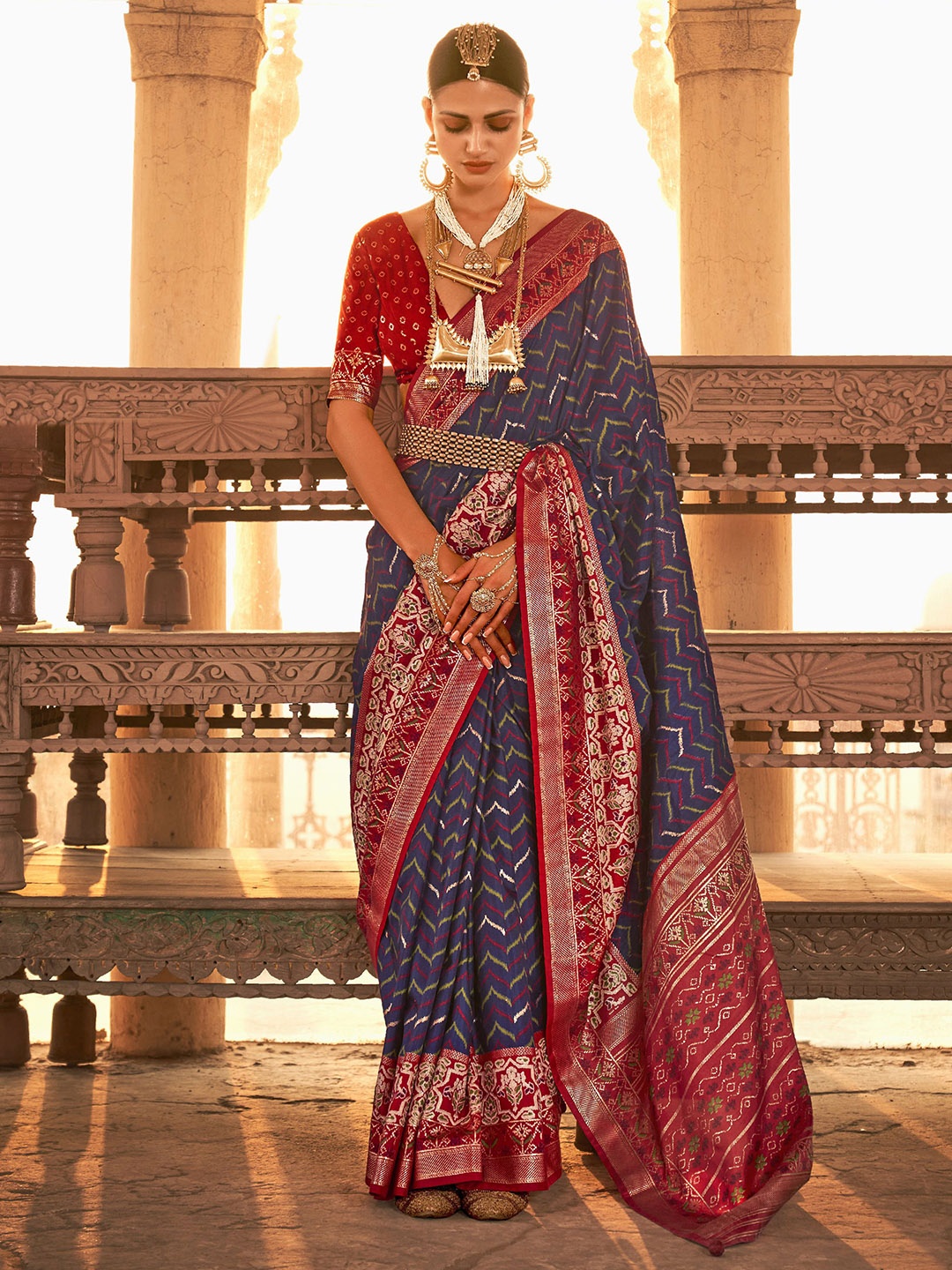 

Phenav Ethnic Motifs Printed Zari Saree, Navy blue