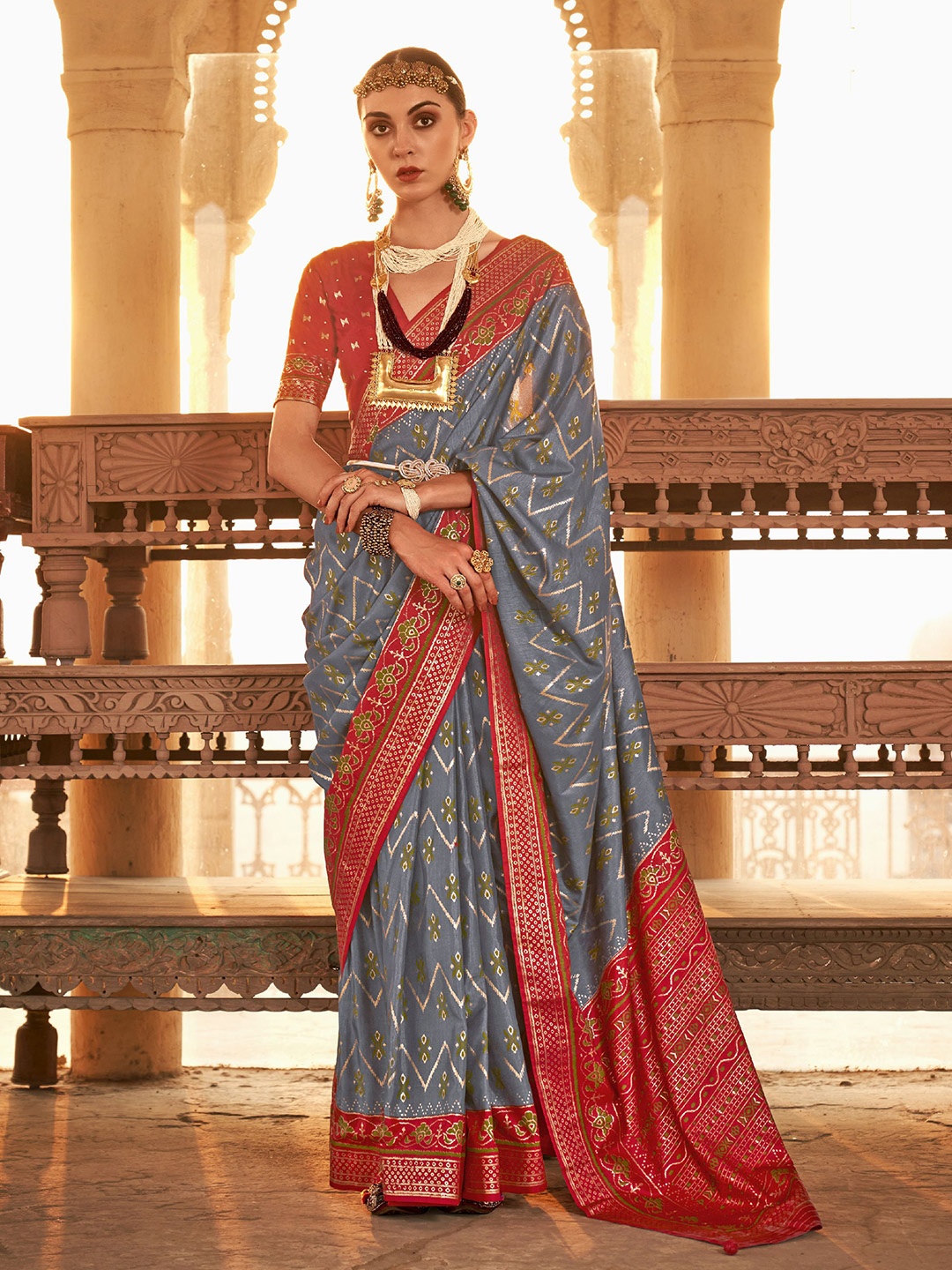 

Phenav Ethnic Motifs Printed Zari Saree, Grey