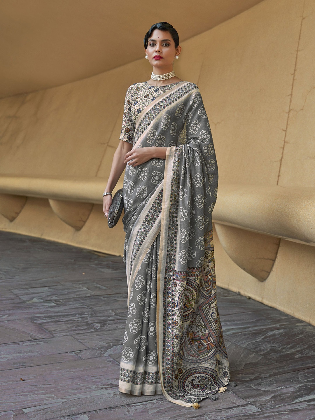 

Phenav Bandhani Printed Saree, Grey