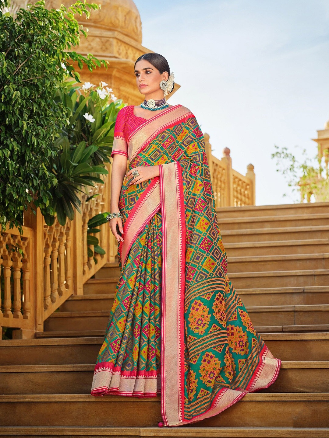 

Phenav Ethnic Motifs Zari Viscose Rayon Saree With Blouse Piece, Green