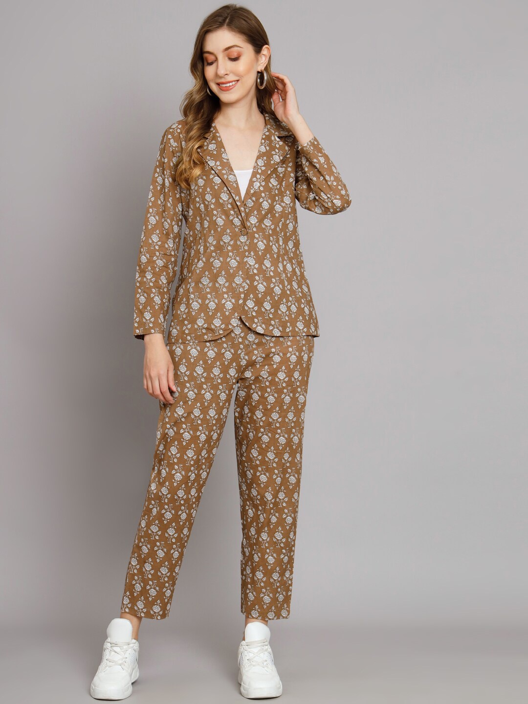 

DECKEDUP Ethnic Motif Printed Linen Blazer With Trousers, Brown