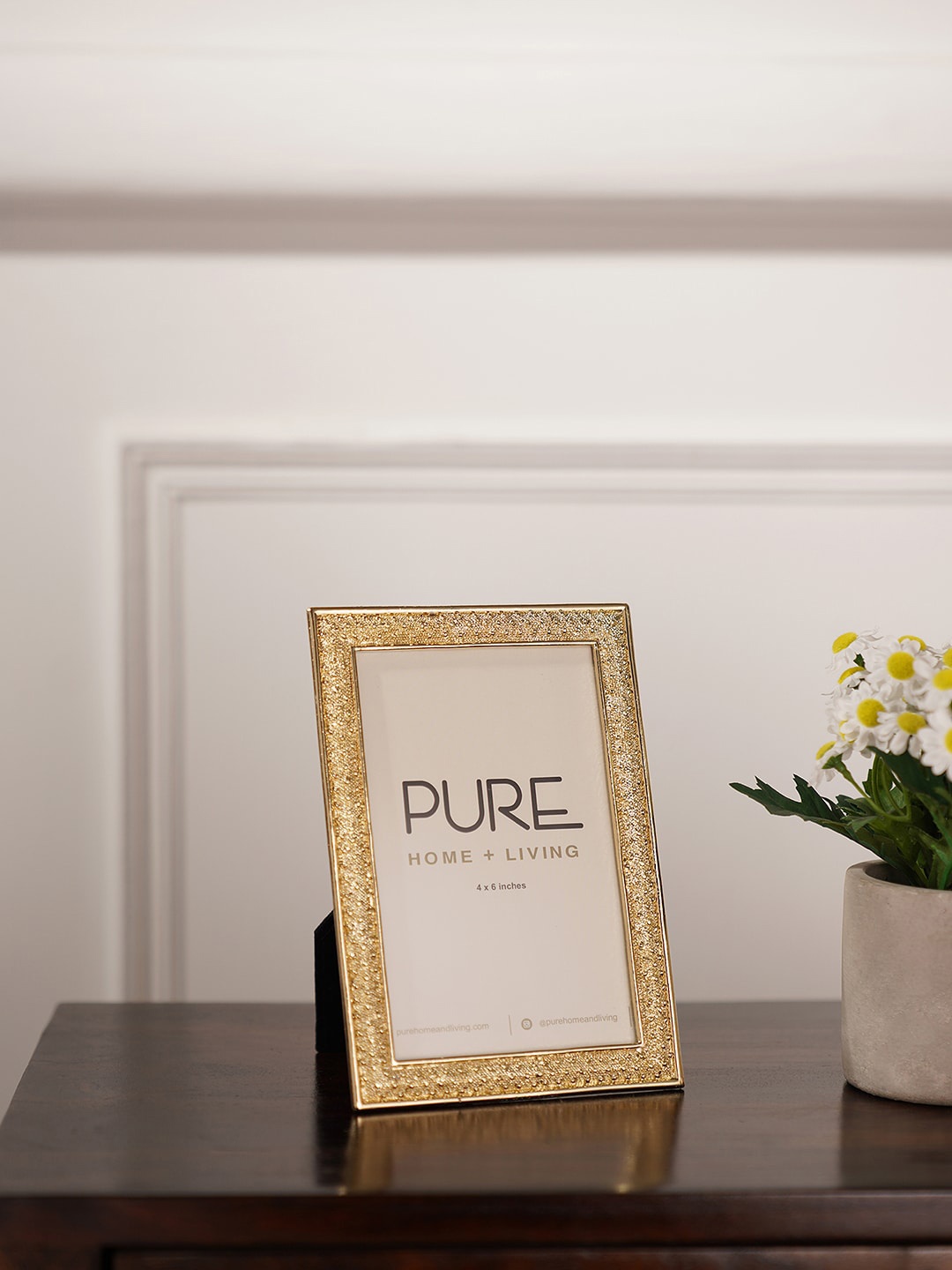 

Pure Home and Living Gold-Plated Textured Border Metal Photo Frame