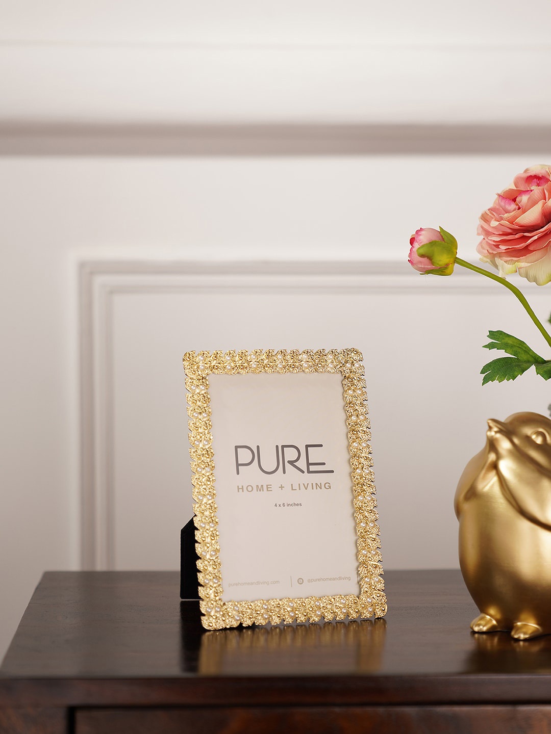 

Pure Home and Living Gold-Plated Pearl Beaded Textured Border Metal Photo Frame