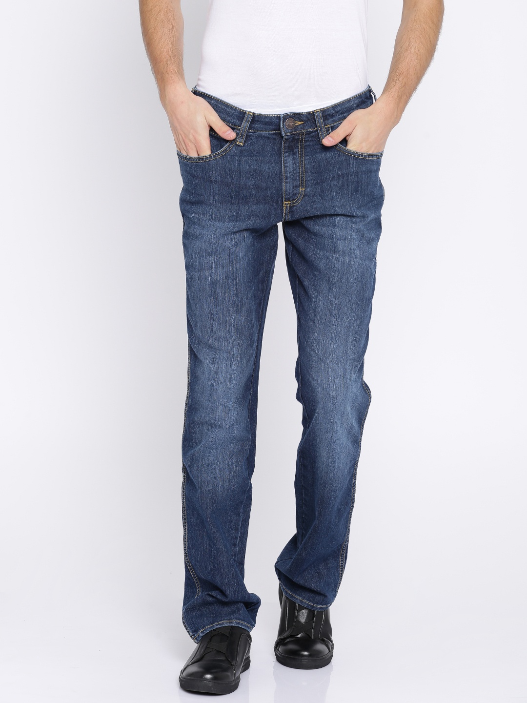 

Wrangler Men Blue Regular Fit Low-Rise Clean Look Stretchable Jeans