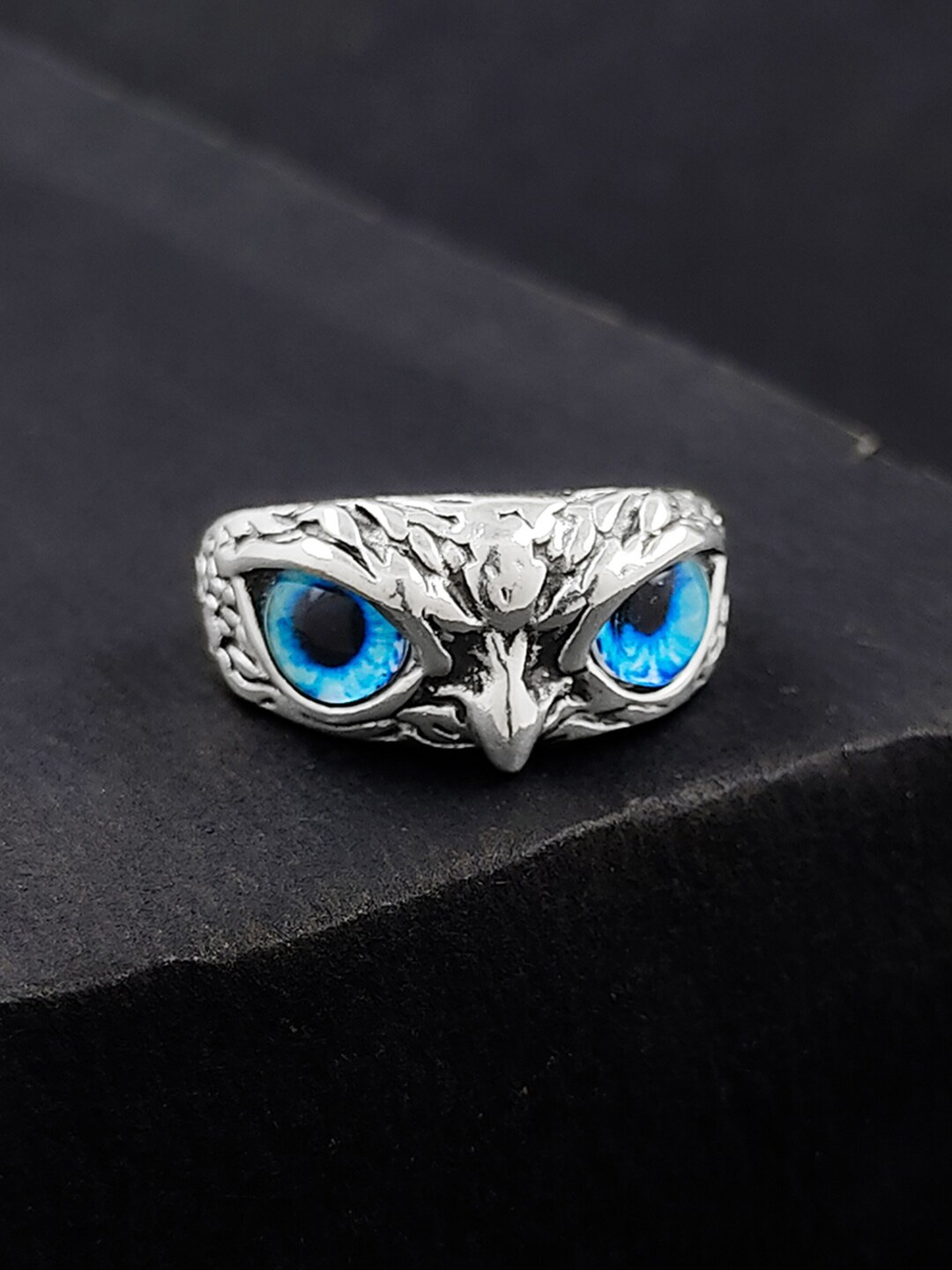 

Saizen Silver-Plated Owl Eyes Adjustable Oxidised Finger Ring