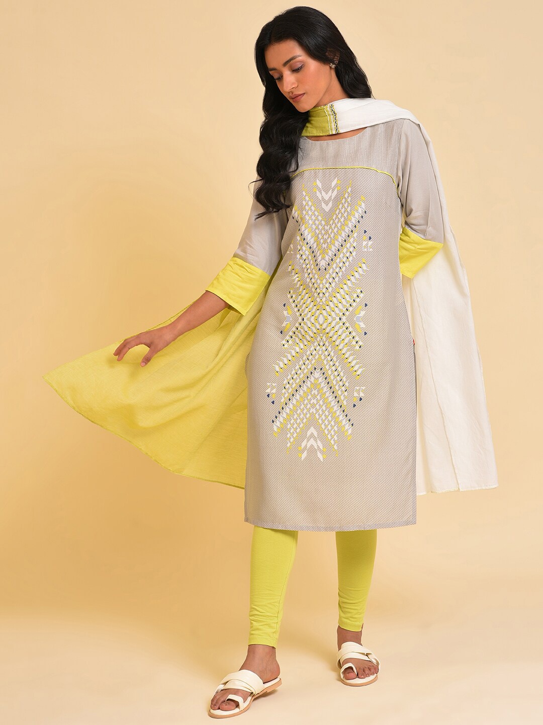 

W Green & White Colourblocked Pure Cotton Dupatta, Yellow