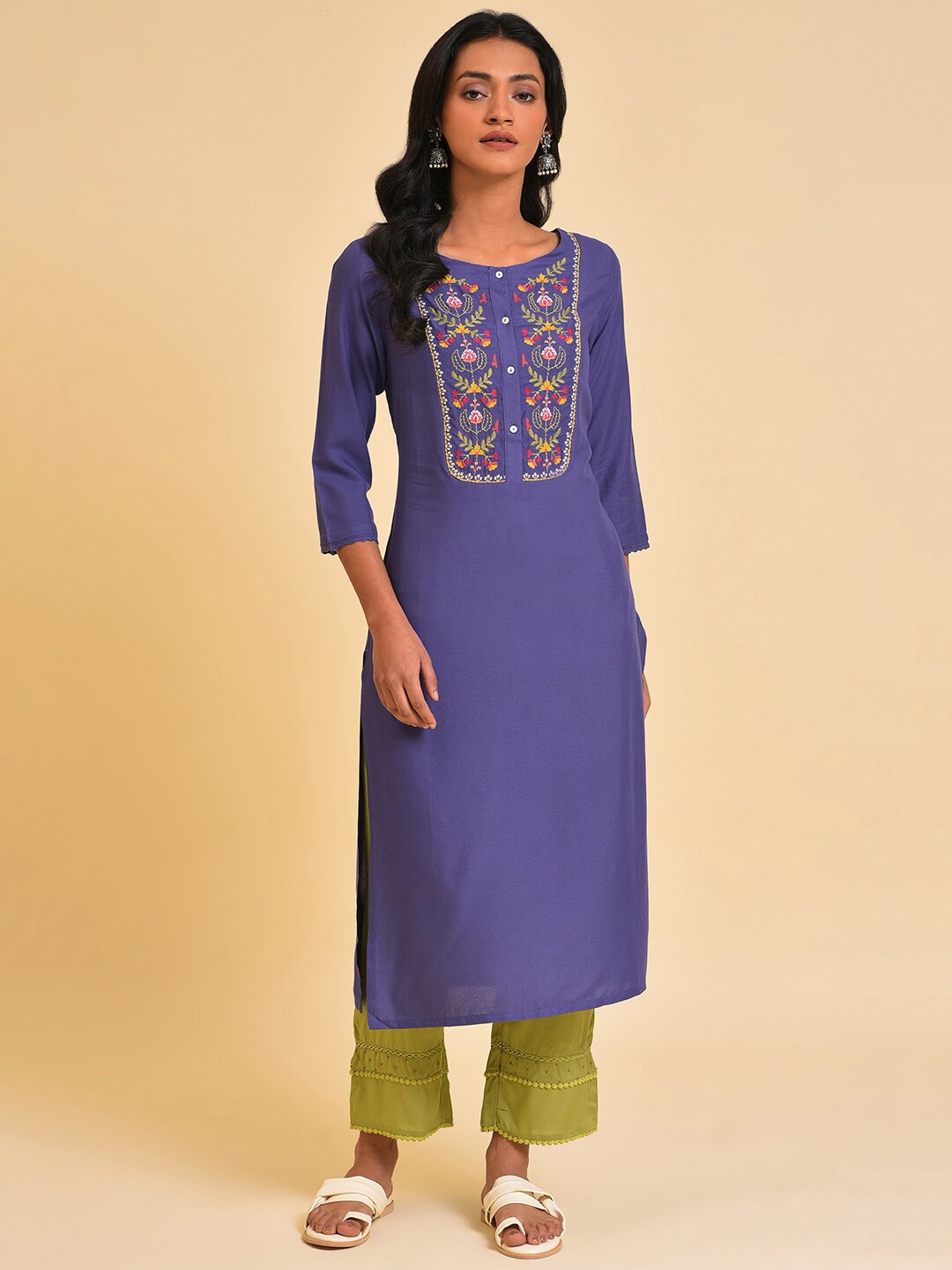 

W Purple Floral Yoke Design Thread Work Kurta