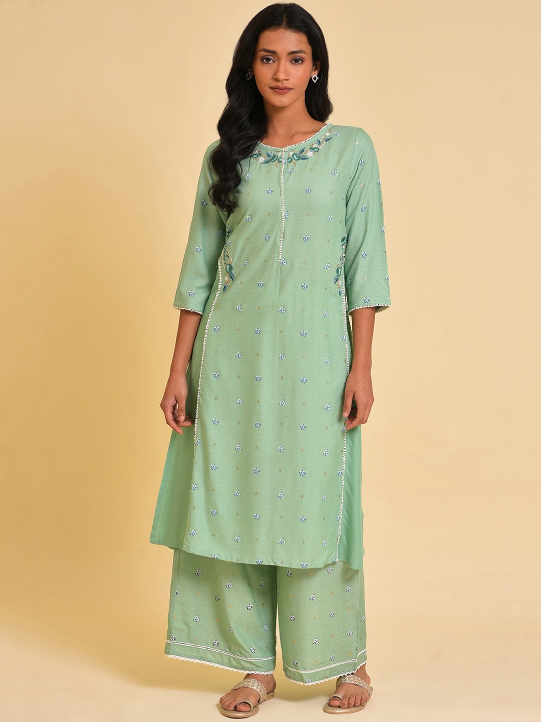 

W Green Floral Embroidered Thread Work Kurta