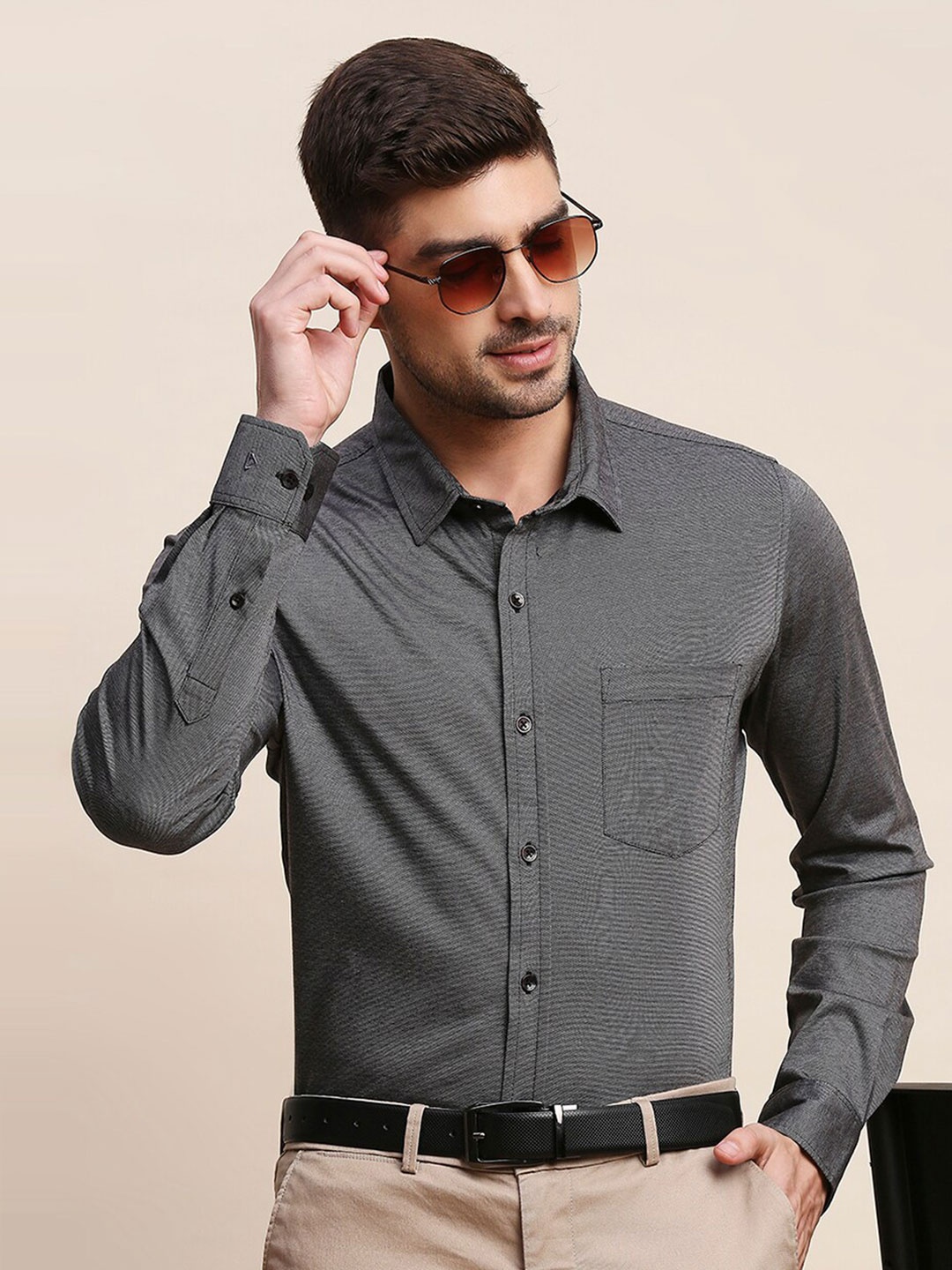 

INVICTUS Original Fit Self Design Knit Formal Shirt, Black