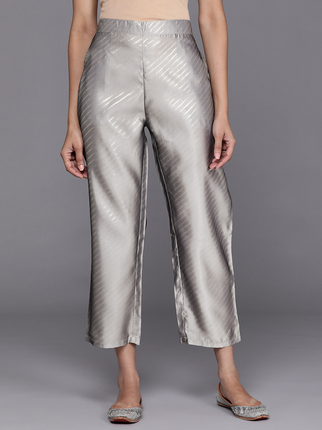 

Libas Women Grey Slant Striped Foil printed Relaxed Cropped Slim Fit Trousers