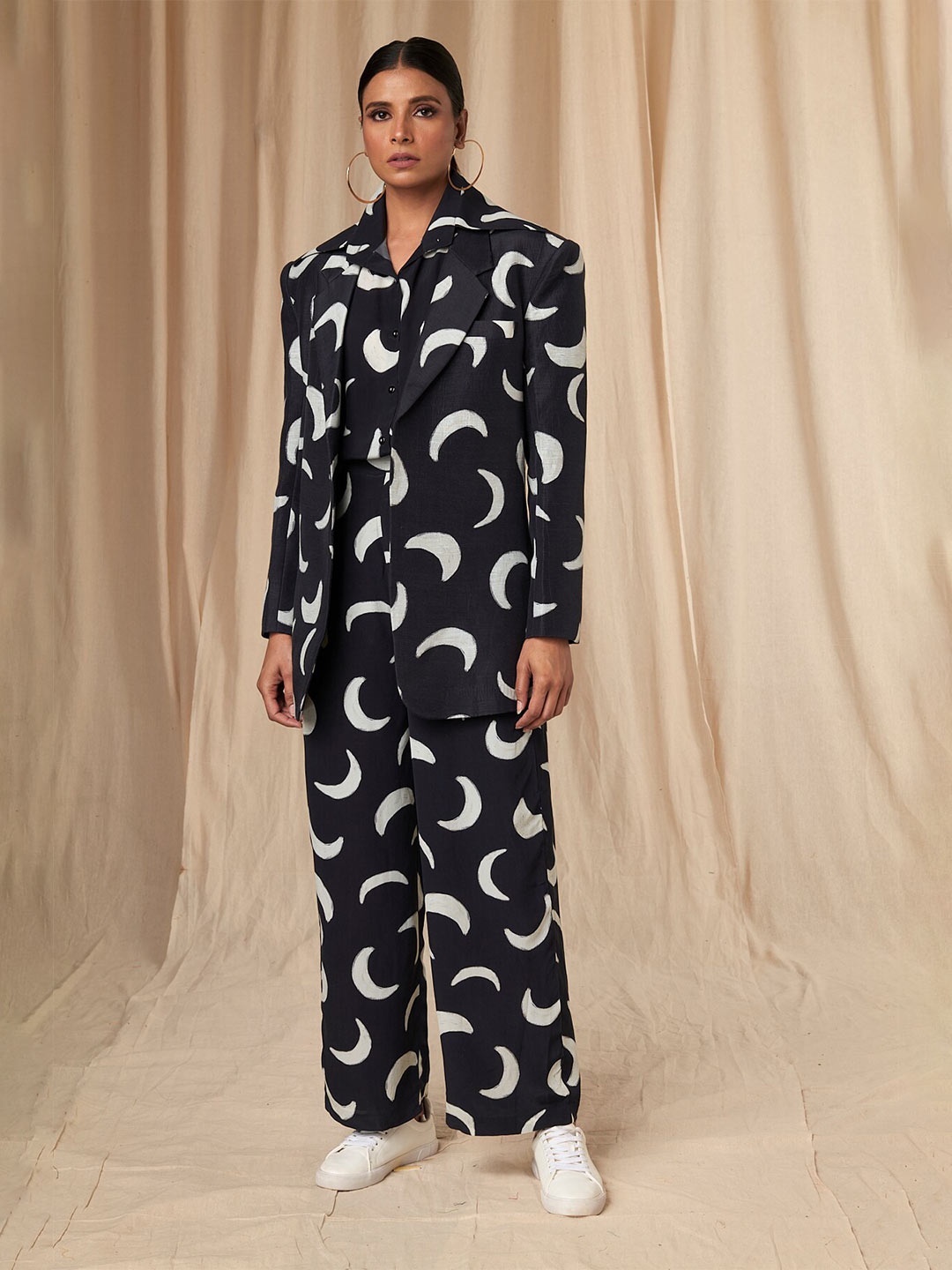 

Masaba Printed Mooncrest Shirt & Trousers With Blazer, Black