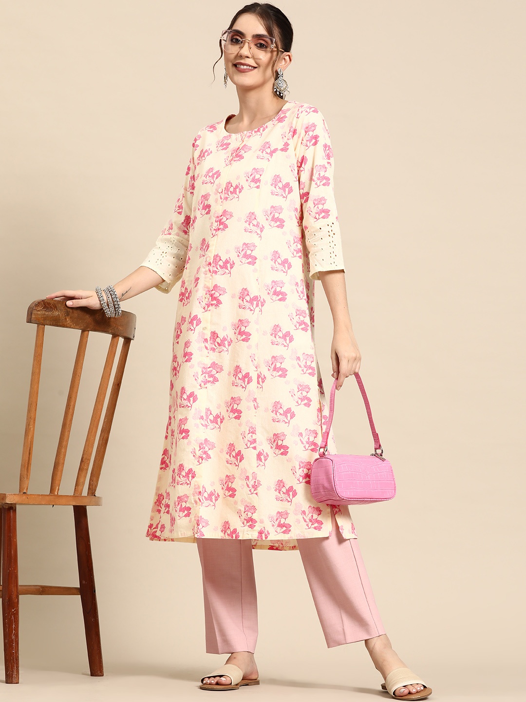 

Sangria Women Floral Printed Cotton Kurta, Beige