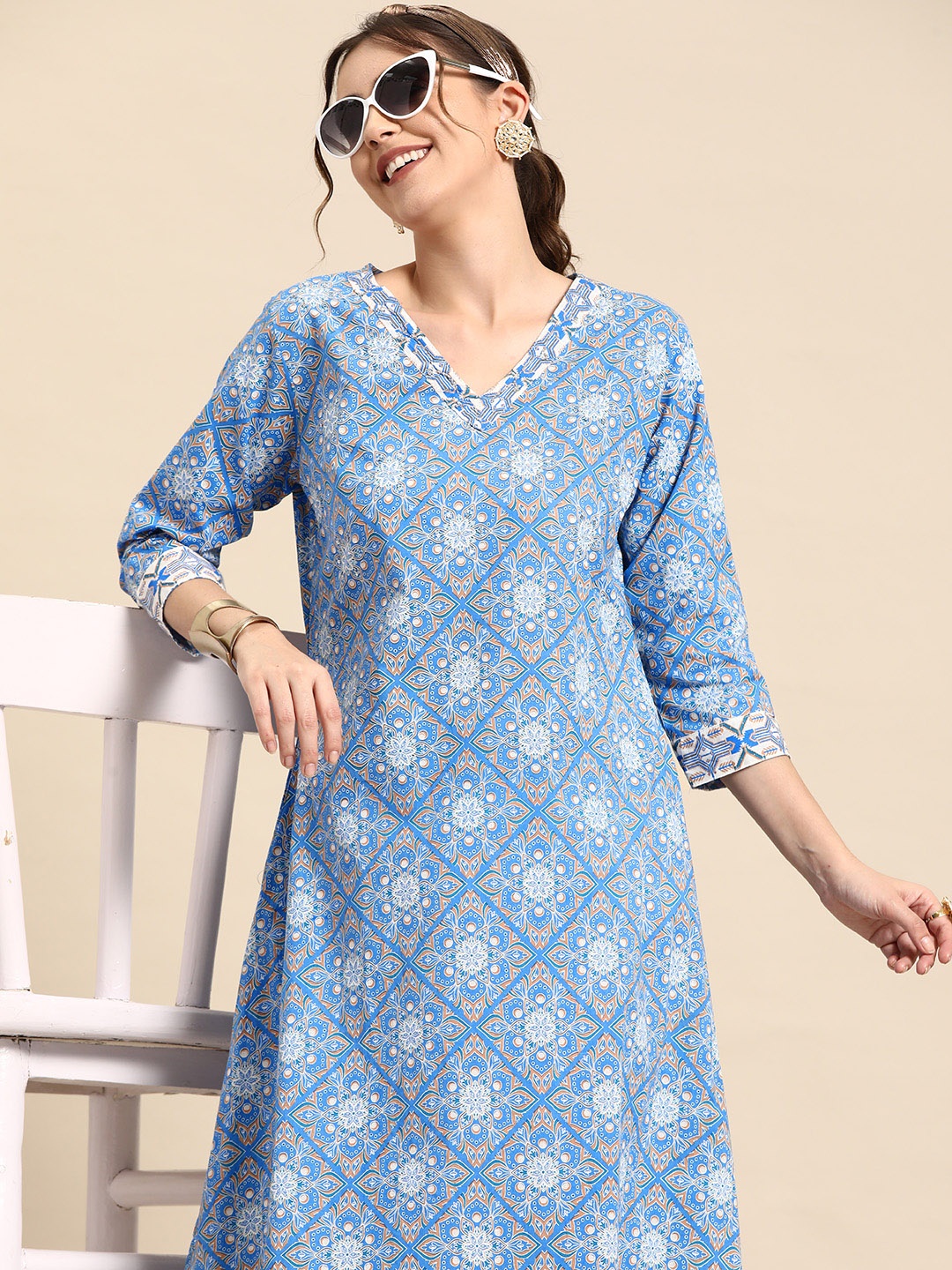 

Sangria Ethnic Motifs Printed Regular Sequinned Pure Cotton Kurta With Trousers, Blue