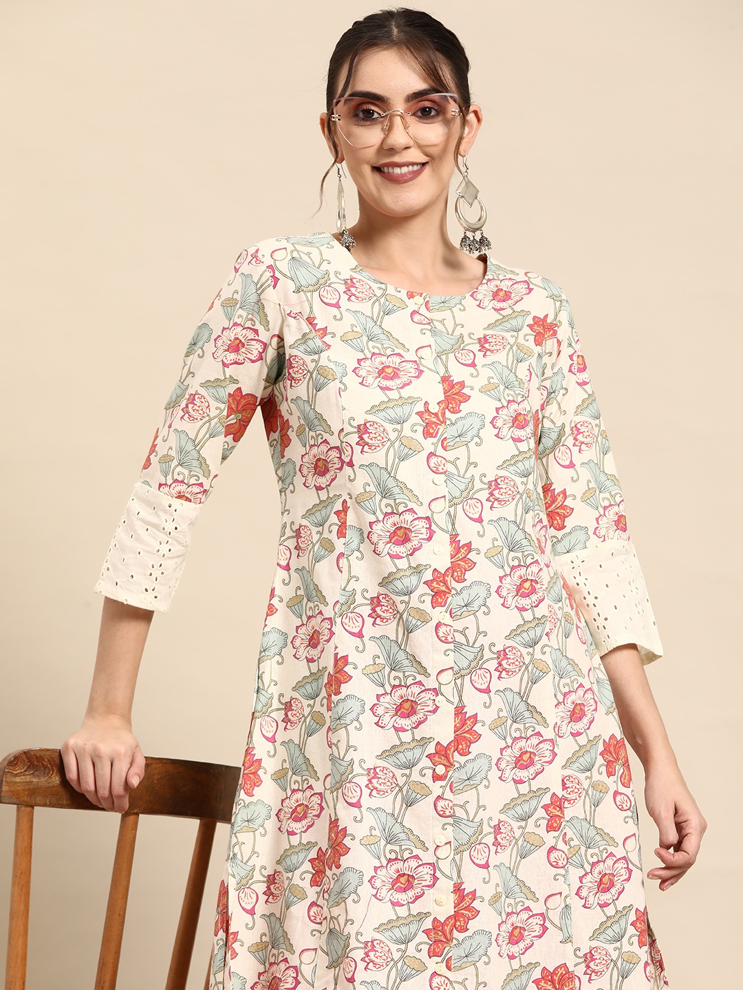 

Sangria Women Floral Printed Cotton Kurta, White