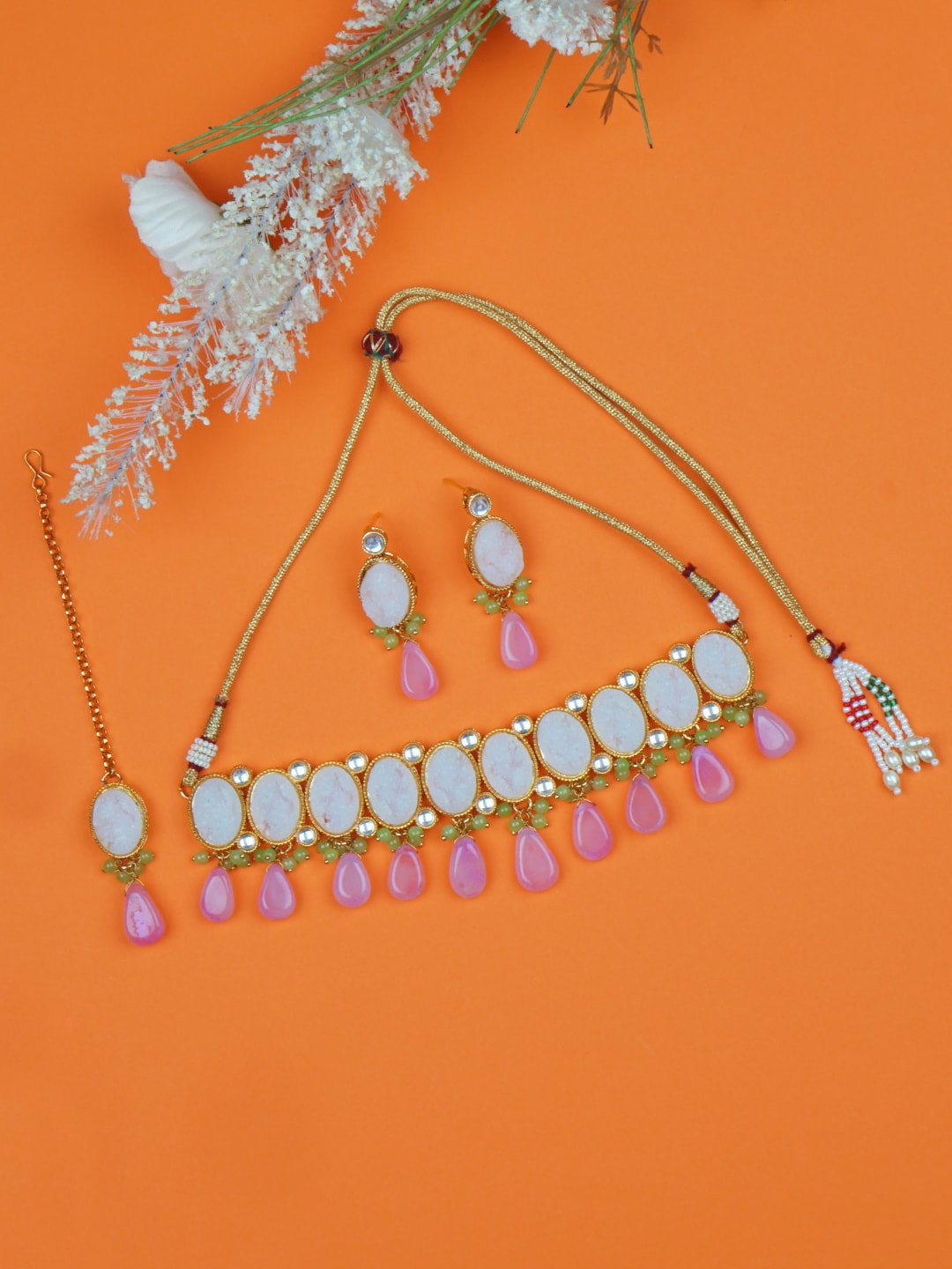 

Matushri Art Gold-Plated Kundan Necklace & Earrings With Maang Tika