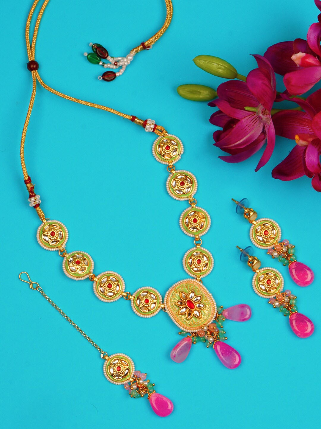 

Matushri Art Gold-Plated Kundan Choker Necklace & Earrings With Maang Tika