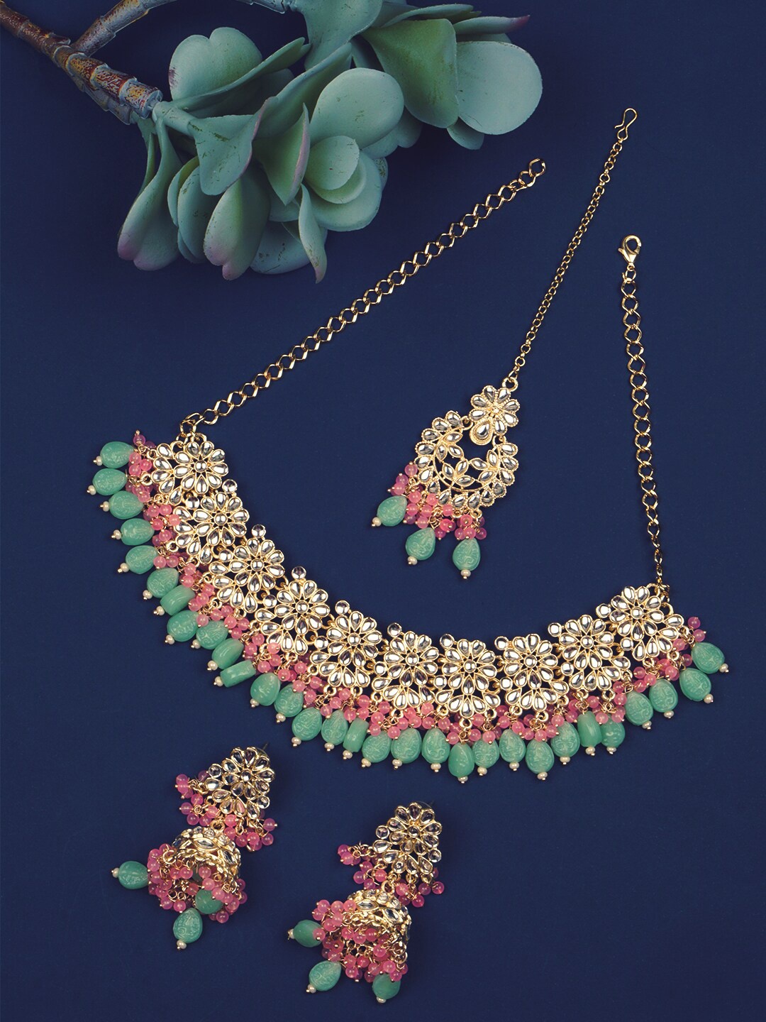 

Matushri Art Gold-Plated Kundan Choker Necklace & Earrings With Maang Tika