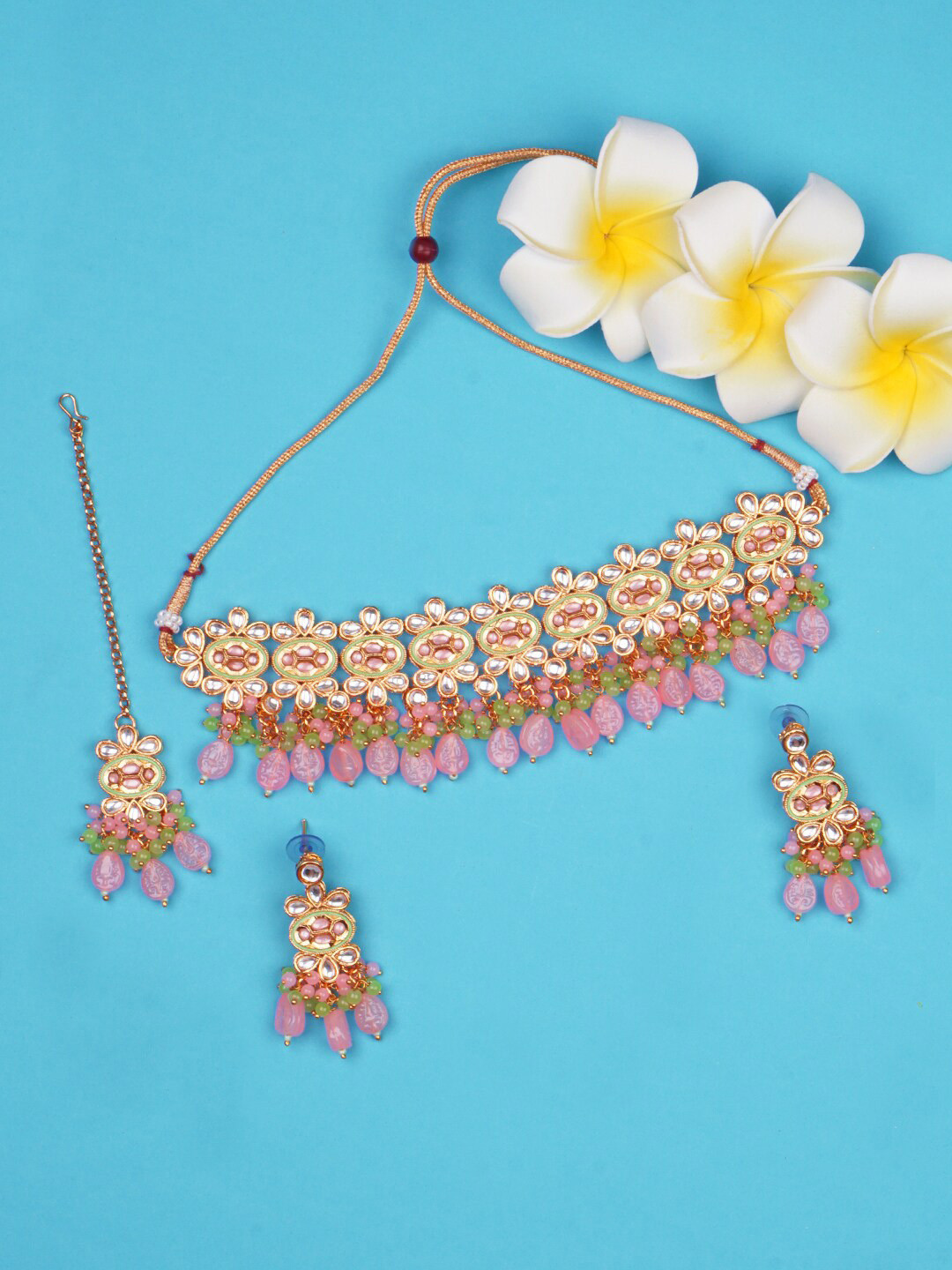 

Matushri Art Gold-Plated Kundan Choker Necklace & Earrings With Maang Tika