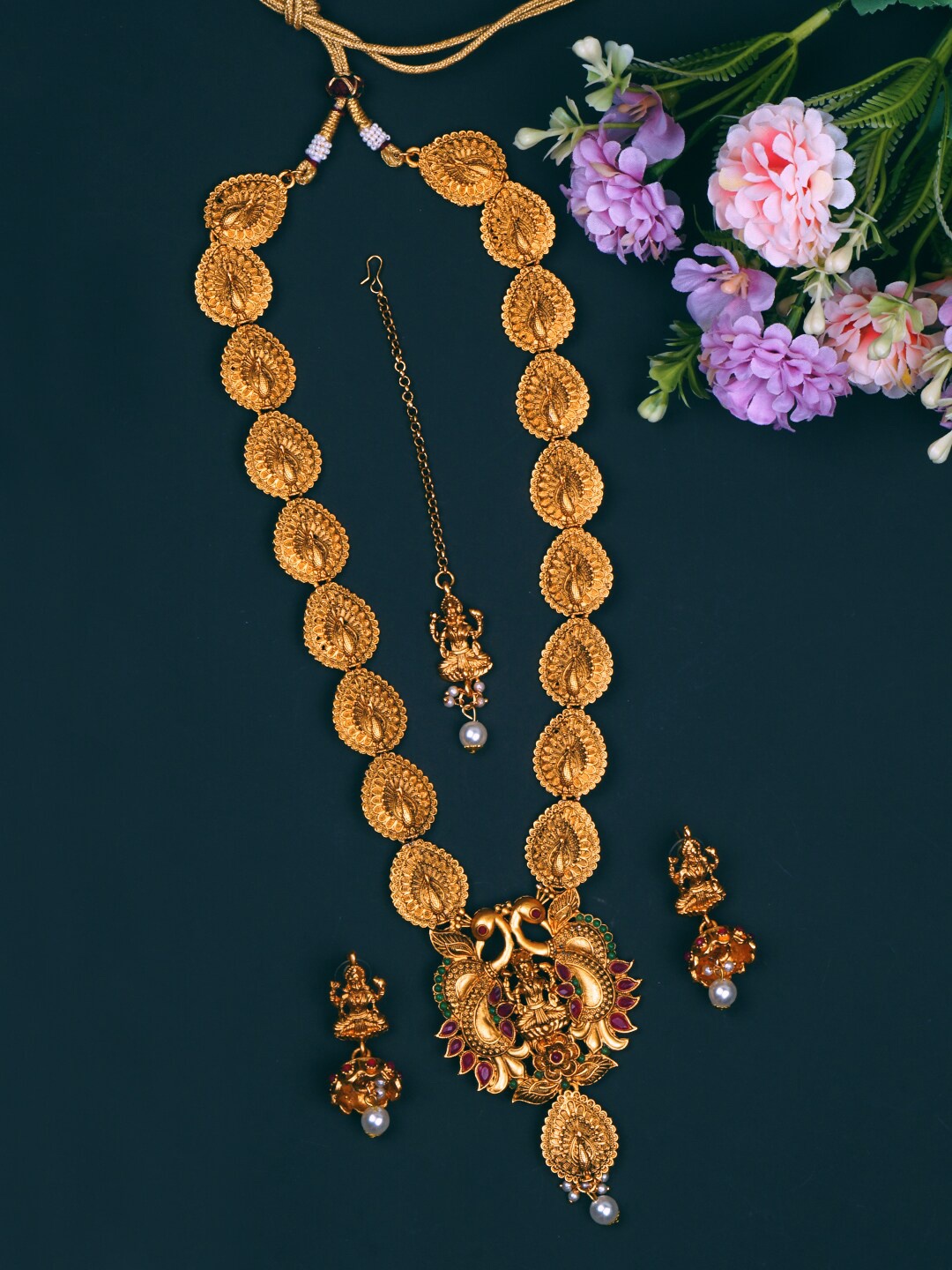 

Matushri Art Gold-Plated Kundan Necklace & Earrings With Maang Tika