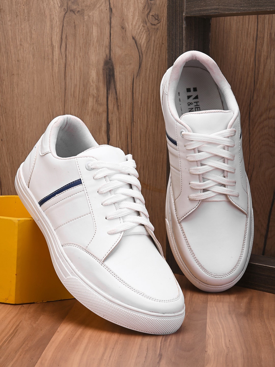 

HERE&NOW Men White And Blue Comfort Insole Sneakers