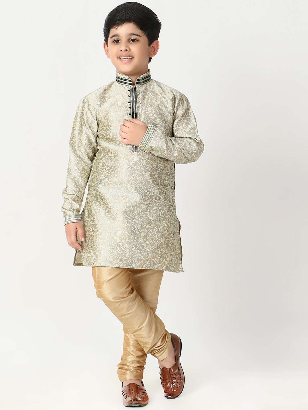 

Pro-Ethic STYLE DEVELOPER Boys Beige Ethnic Motifs Printed Regular Kurta with Churidar, Green