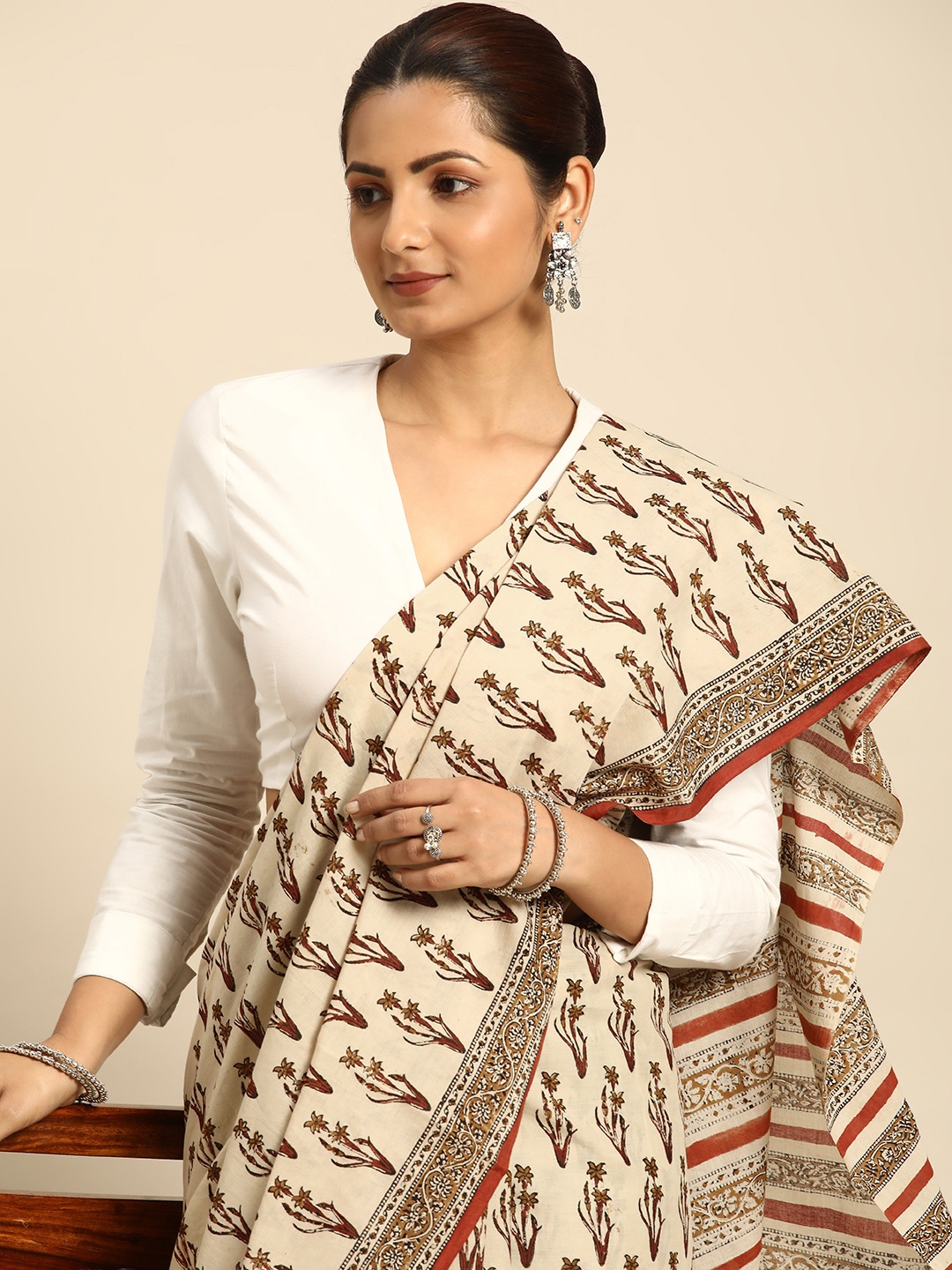 

Taavi Ethnic Motifs Pure Cotton Block Print Saree, Cream