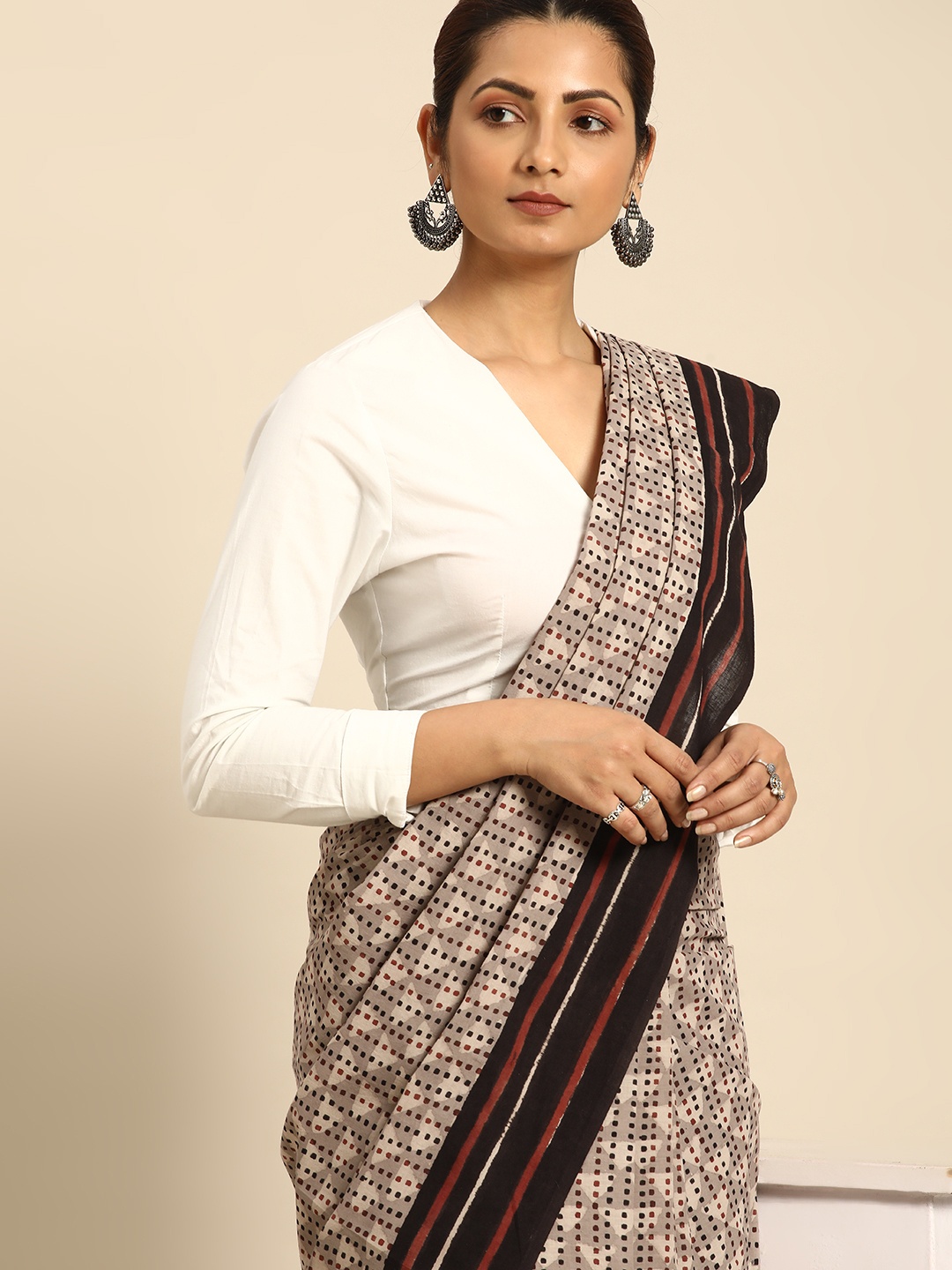 

Taavi Ethnic Motifs Pure Cotton Block Print Saree, Grey