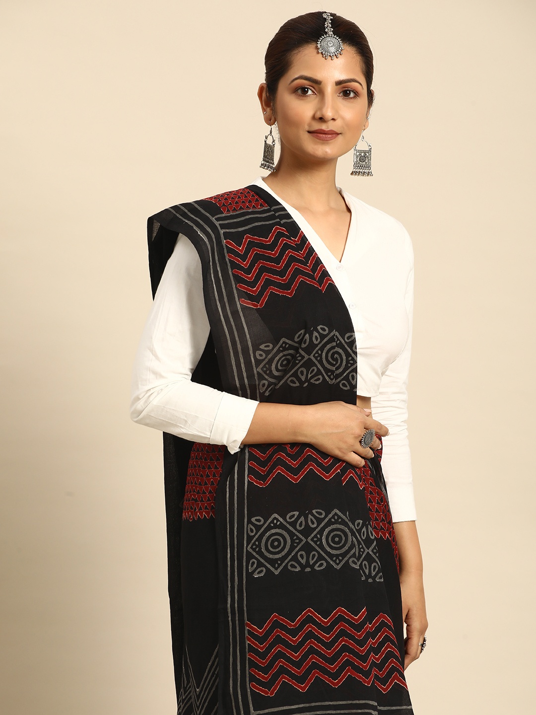 

Taavi Black & Red Ethnic Motifs Pure Cotton Block Print Saree