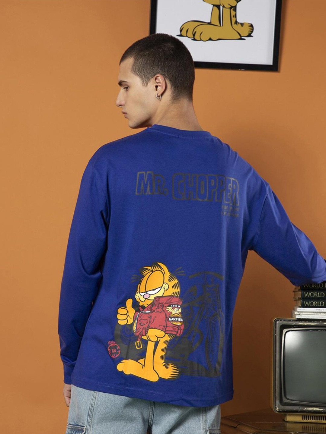 

Bewakoof Blue & Yellow Garfield Printed Cotton Oversized Fit T-shirt