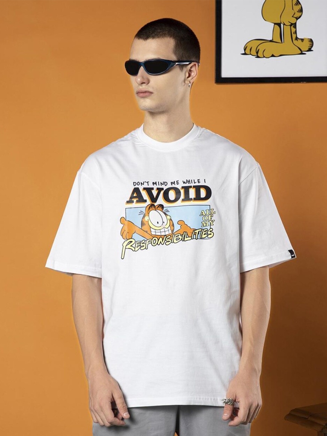 

Bewakoof X Garfield Printed Drop-Shoulder Sleeves Oversized Cotton T-Shirt, White