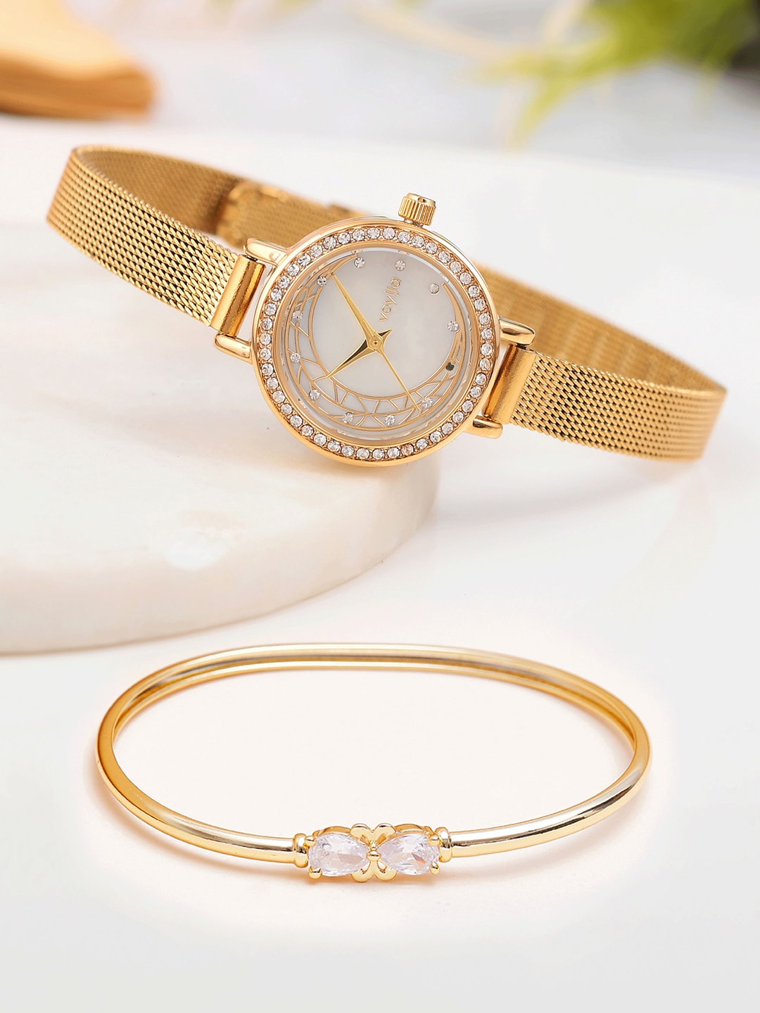 

Voylla Women Watch with Bracelet Gift Set 8905124498707, Gold
