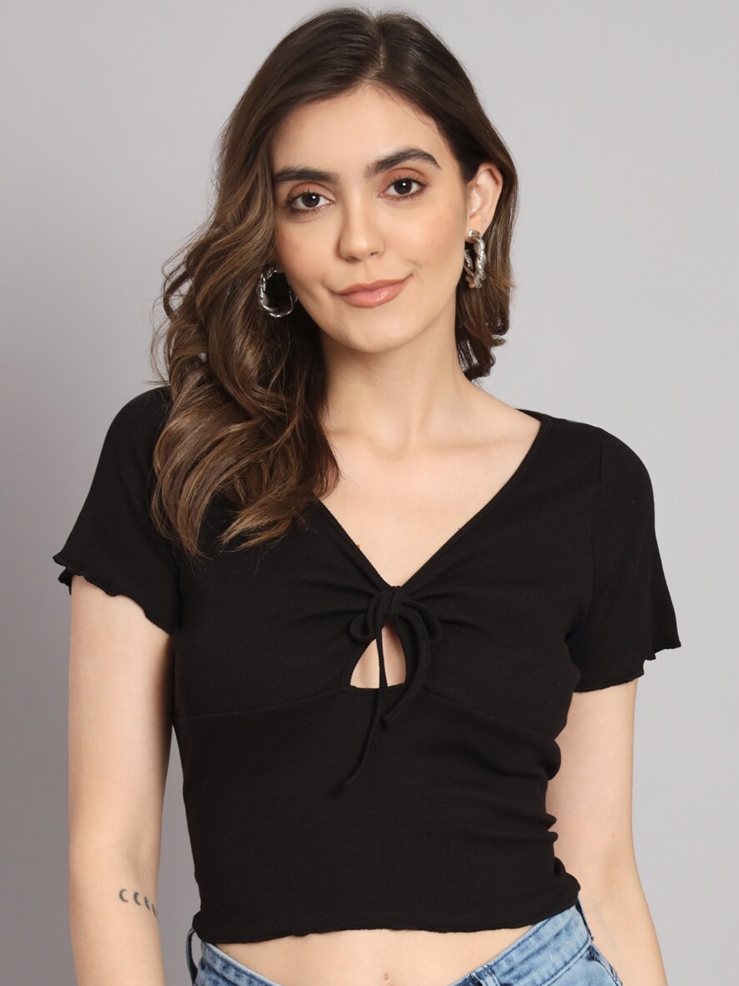 

BROOWL V-Neck Tie Front Lettuce Trim Fitted Crop Top, Black