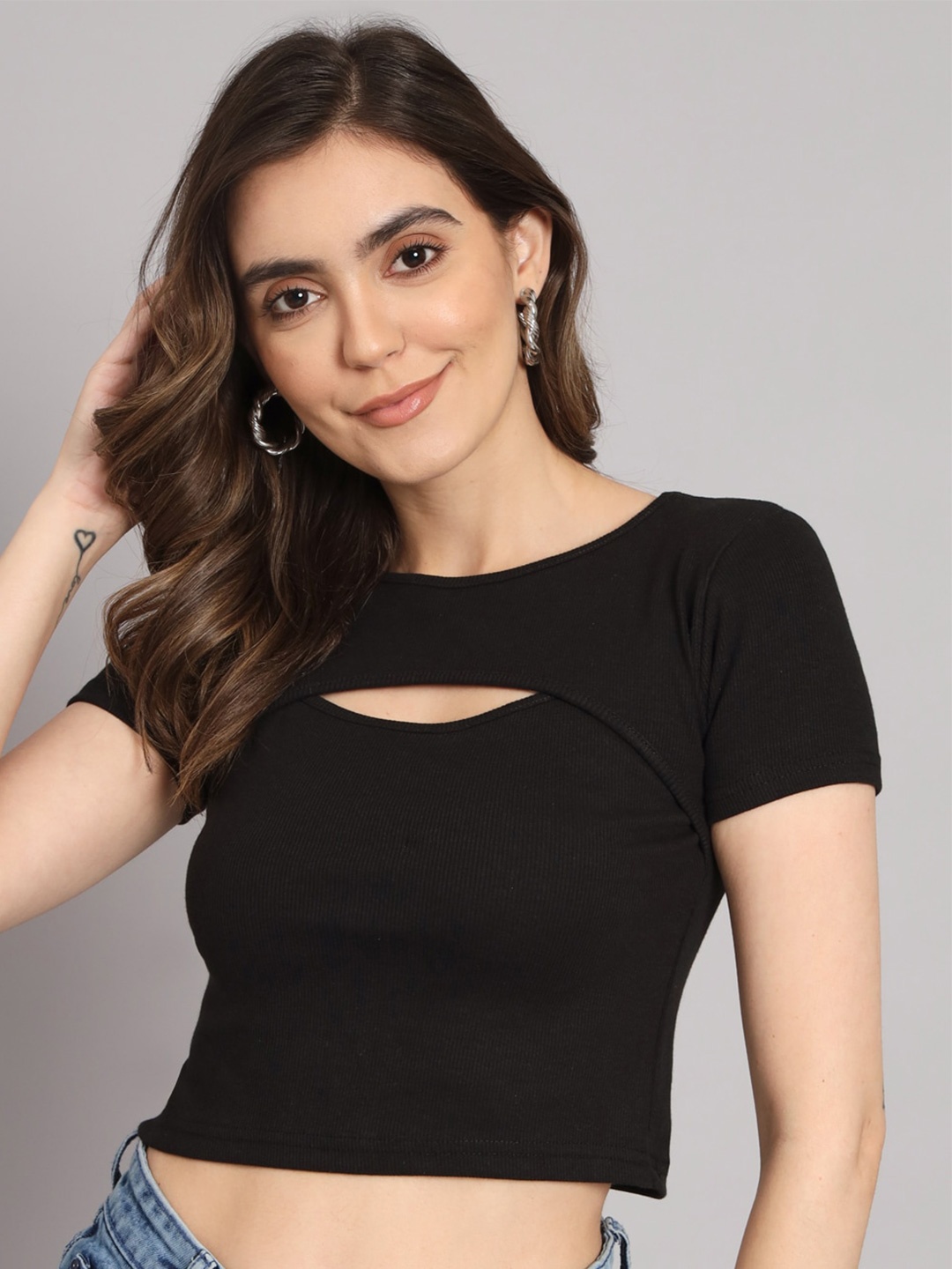 

BROOWL Round Neck Cut Out Fitted Crop Top, Black