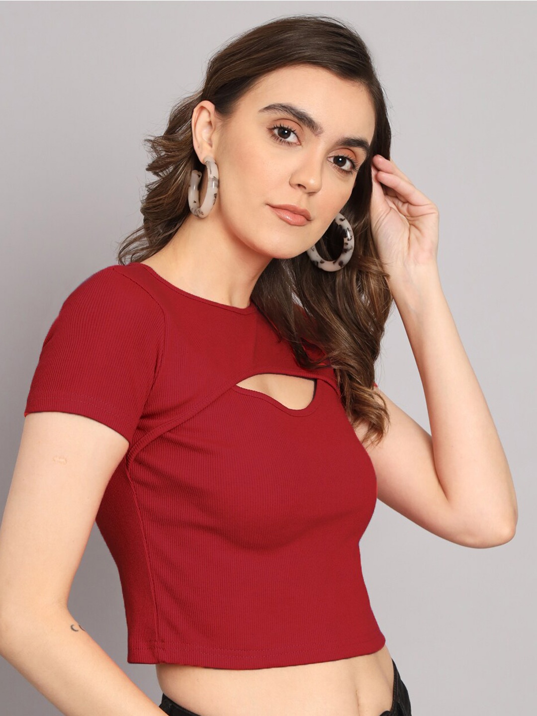 

BROOWL Round Neck Cut Out Fitted Crop Top, Red