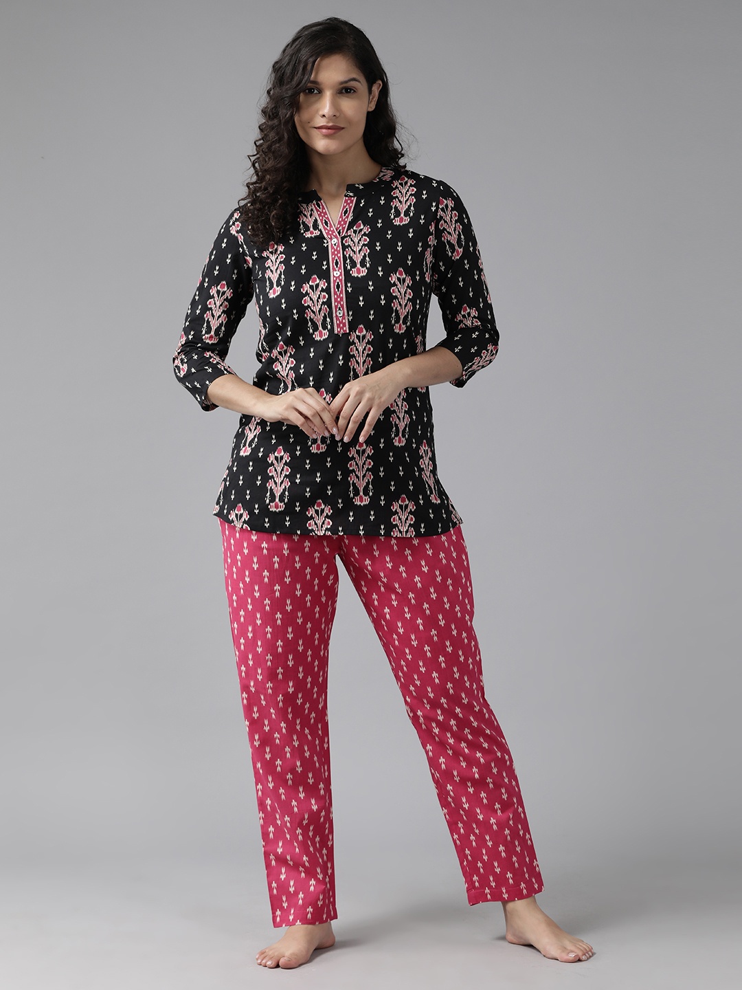 

Prakrti Women Printed Pure Cotton Night suit, Black