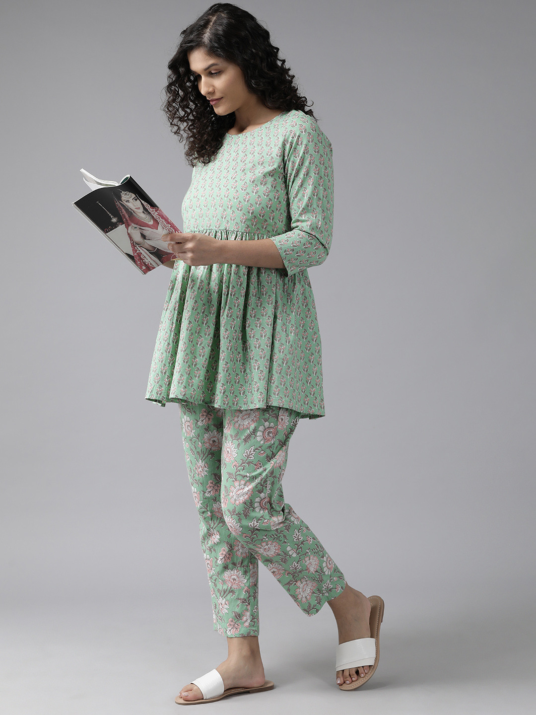 

Prakrti Women Printed Pure Cotton Night suit, Green