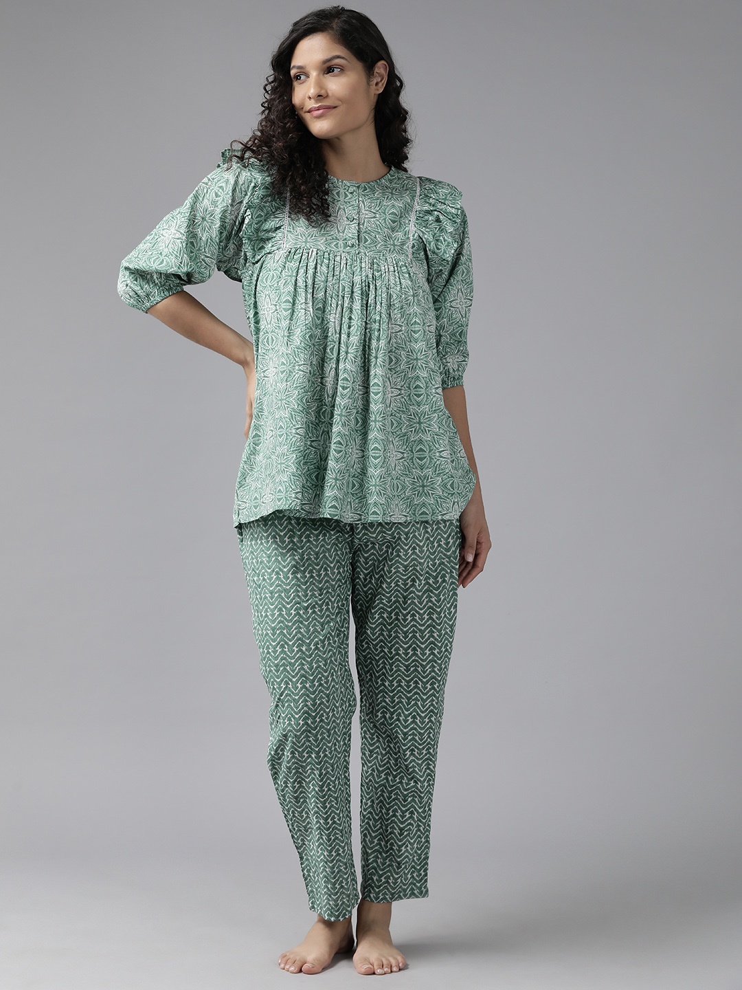 

Prakrti Women Printed Pure Cotton Night suit, Green